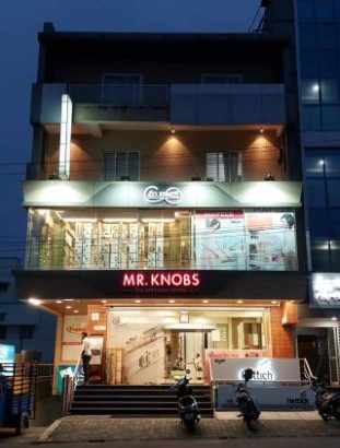 Mr. KNOBS (THE HARDWARE SHOPEE)